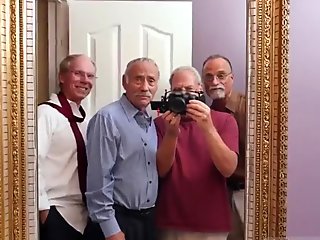 Frannkie en de bende taggen een huis-aan-huisverkoopster